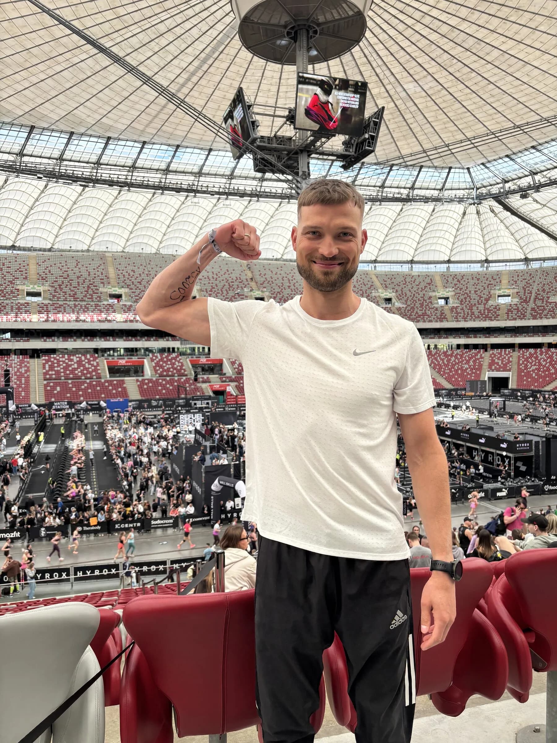 Andrzej Jaros na zawodach HYROX na Stadionie Narodowym w Warszawie